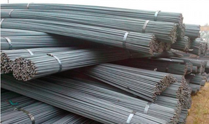 O vergalhão de aço laminado a alta temperatura HRB335 HRB500 deformou o material de construção da barra de aço no pacote
